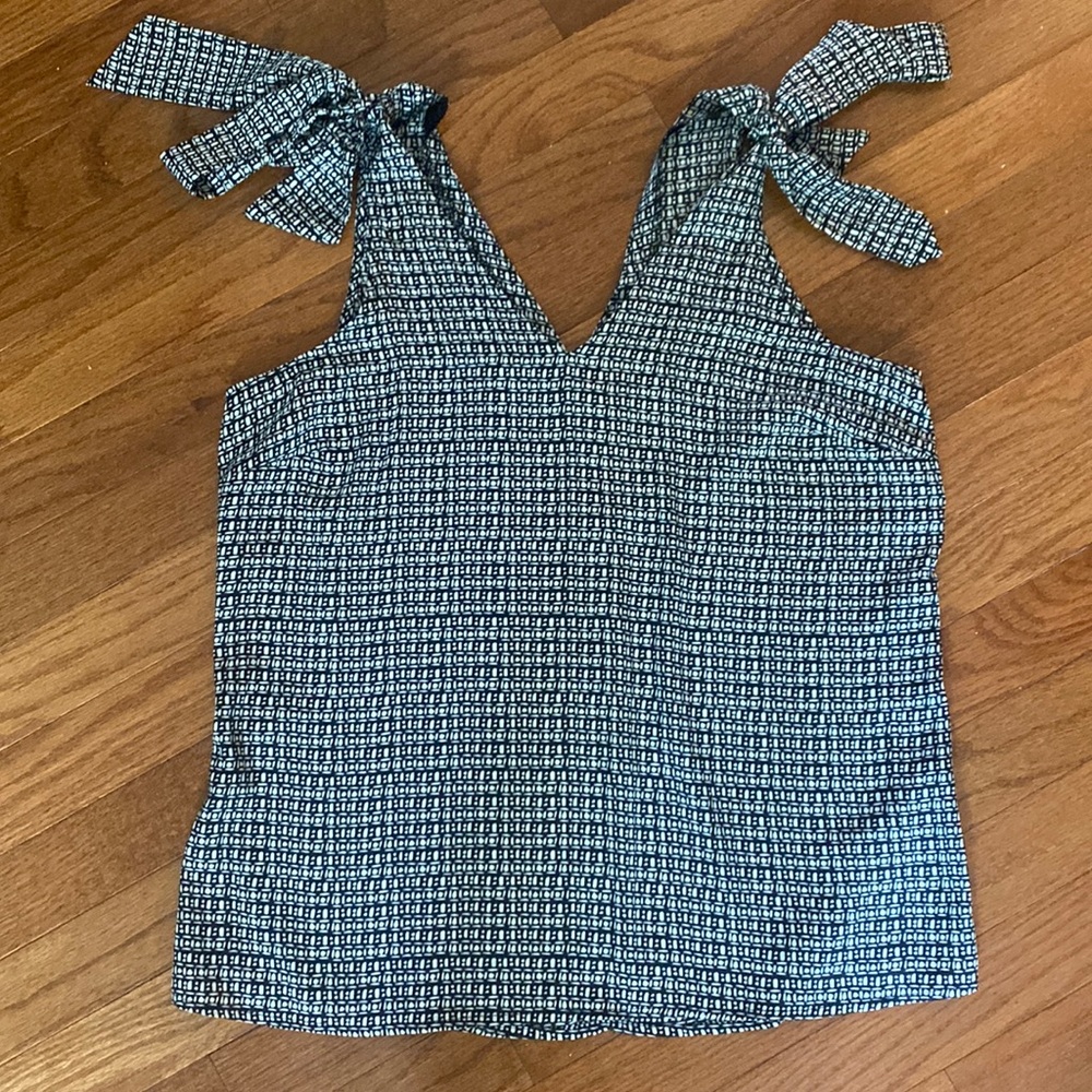 Gap V-neck Shoulder Tie Detail Top
